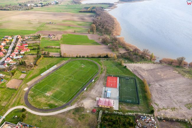 Zalewo, boisko sportowe. EU, PL, Warm-Maz. Lotnicze.